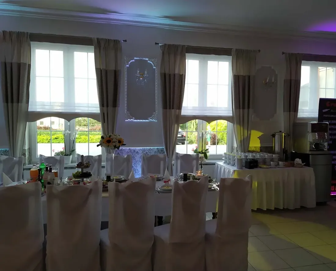 Sala wieczorem