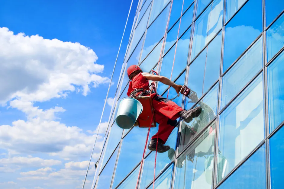 Washer wash the windows of high skyscraper, high risk work