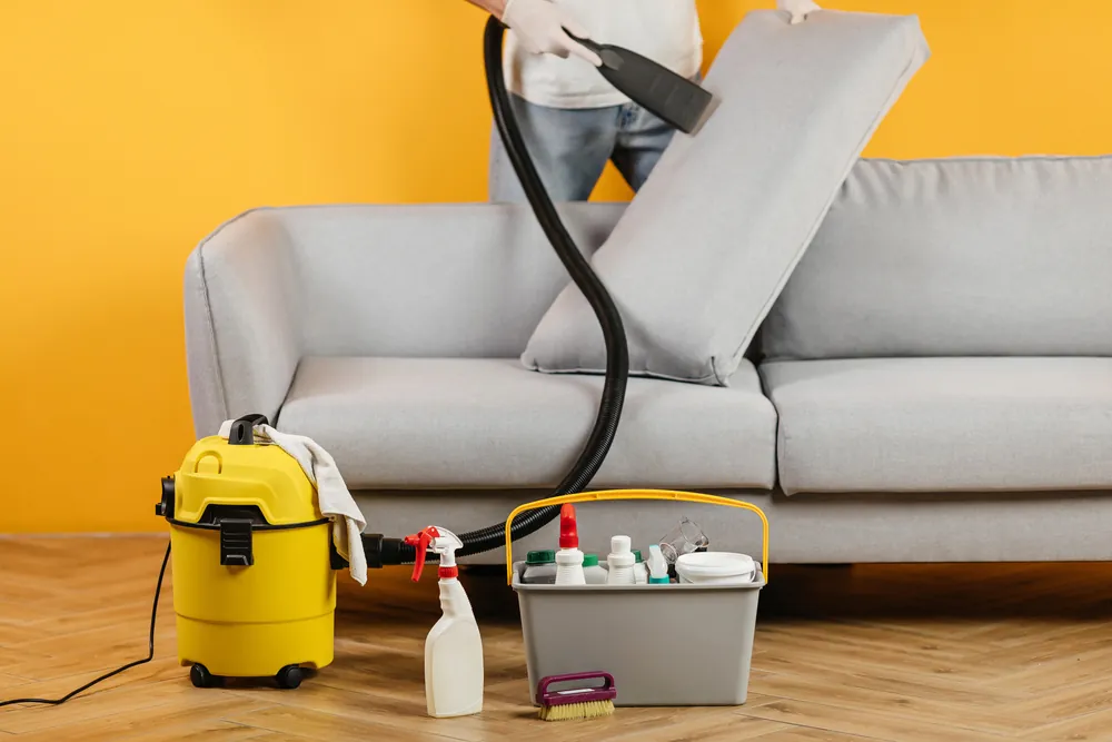 Cleaning,Service,With,Professional,Equipment,During,Work,,,Sofa,Dry