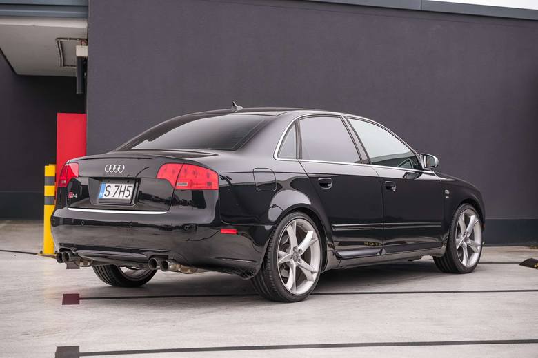 Audi A4, uszkodzony tył