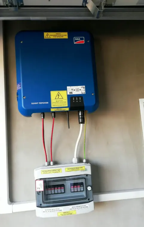 Falownik i rozdzielnica instalacji fotowoltaicznej