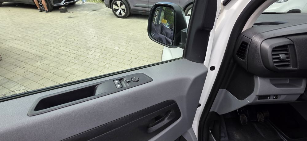 Opel Vivaro 2.0 D 122 KM L3H1, zdjęcie 8